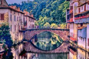 俱乐部足球比赛为球迷带来激动