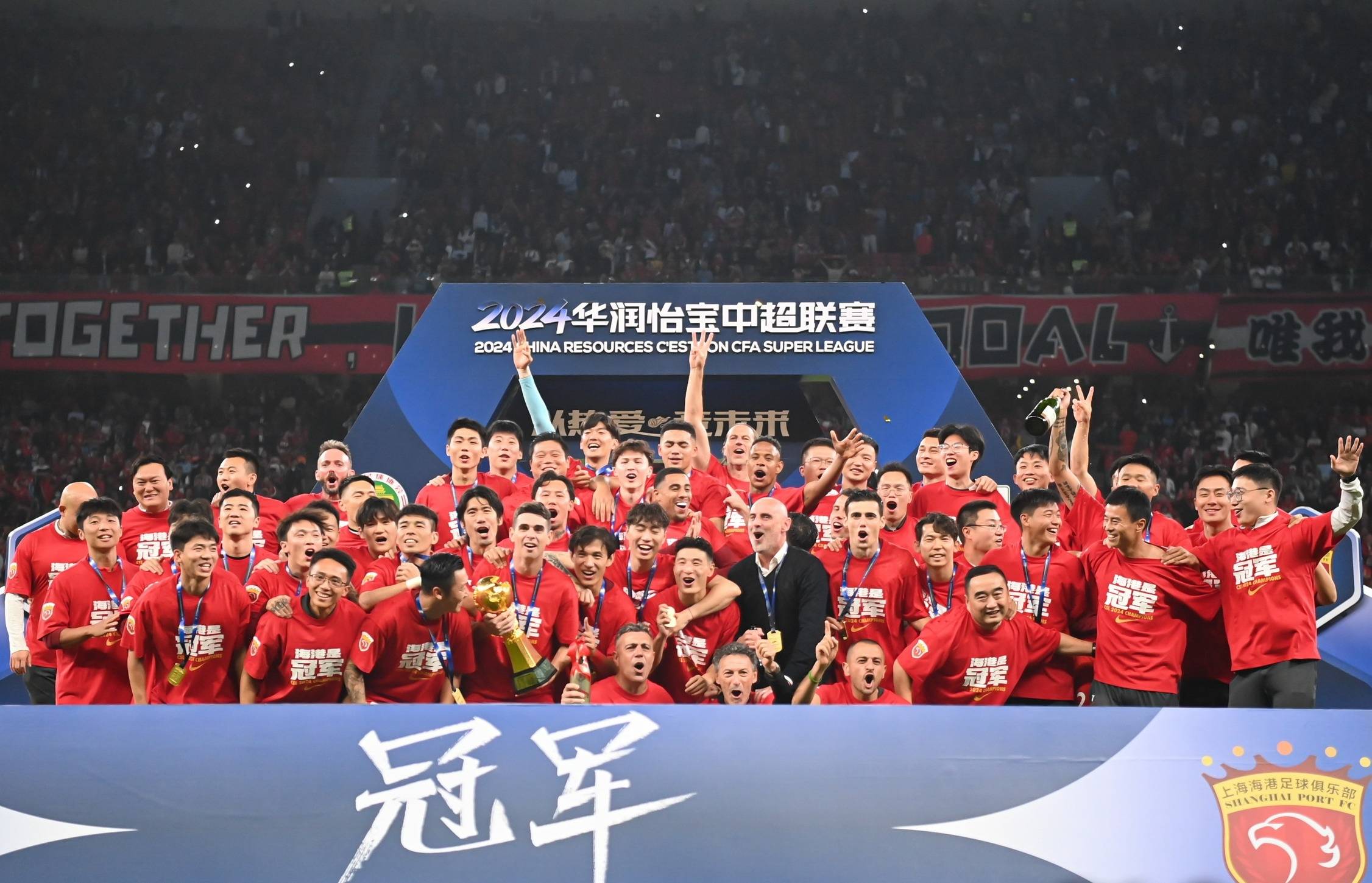 中国队众将登顶领奖台,震撼全场 中国队众将登顶领奖台,震撼全场