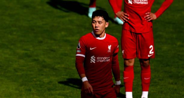 爱游戏在线登录-利物浦全队奋力冲刺向胜利之路前进