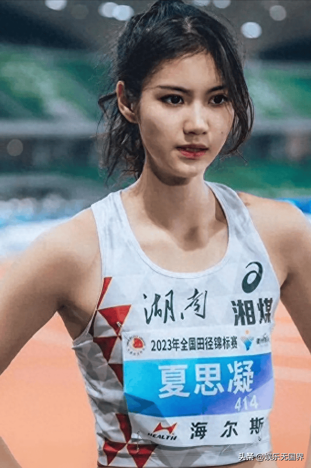 包含斯洛文尼亚田径运动员勇夺桂冠，喜上眉梢的词条