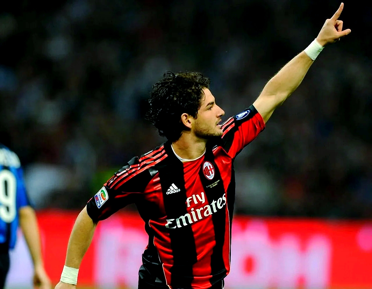 沙尔克将在主场迎战AC米兰，备受关注