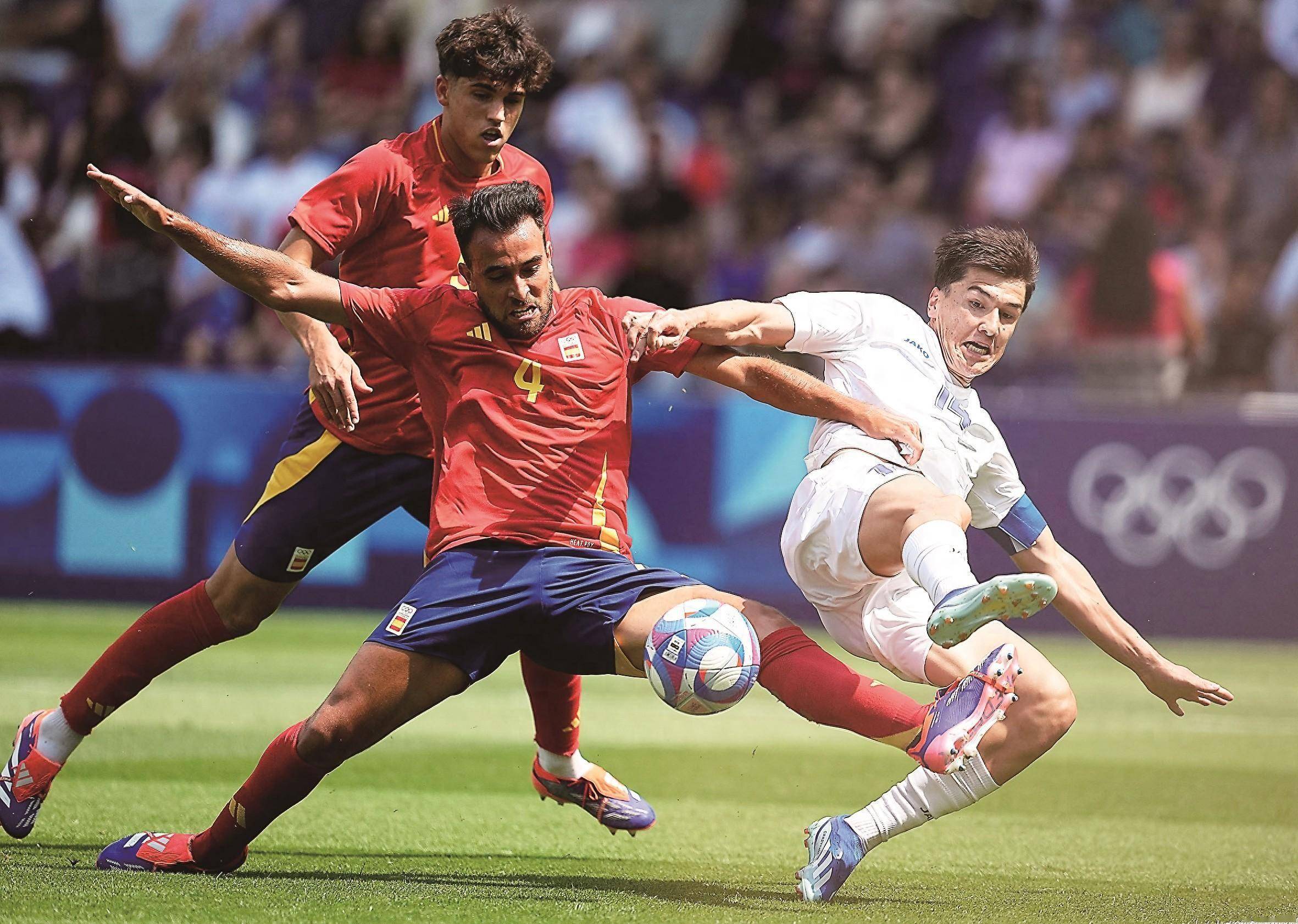 足球赛现场报道:精彩瞬间惊艳全场 足球赛现场报道:精彩瞬间惊艳全场