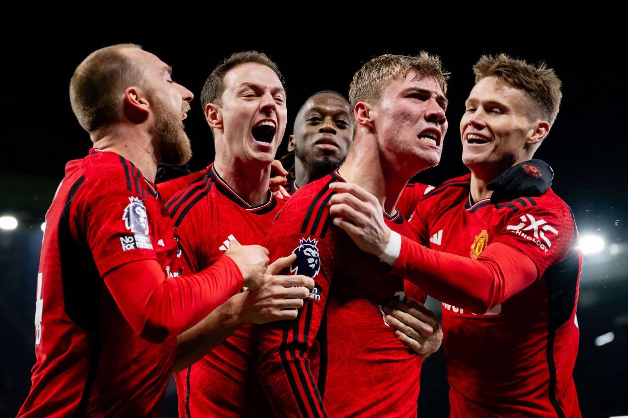 火热比赛上演,曼联擒下对手 火热比赛上演,曼联擒下对手