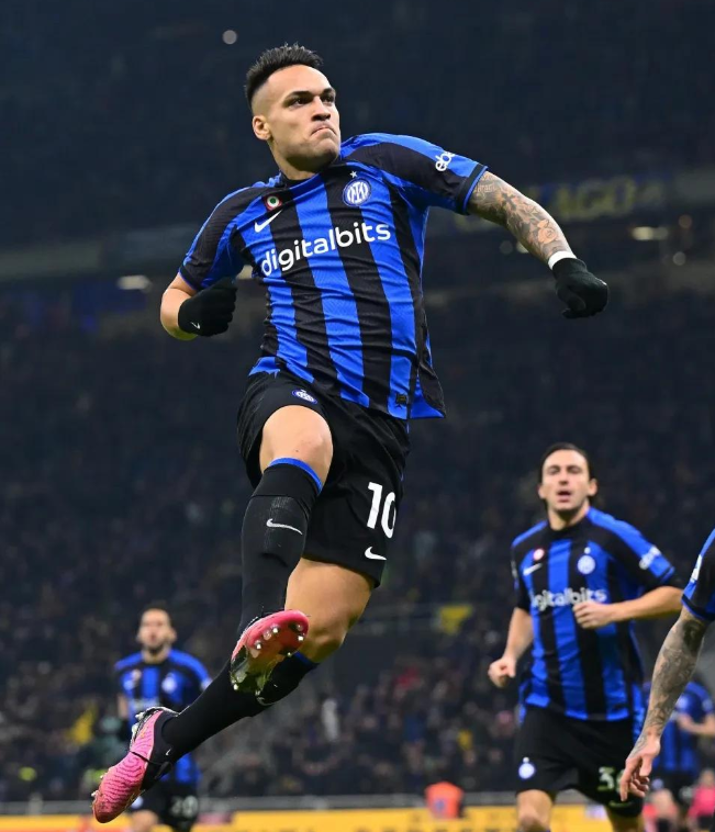 爱游戏在线登录-一场胜利让球队在阵地战中占据优势