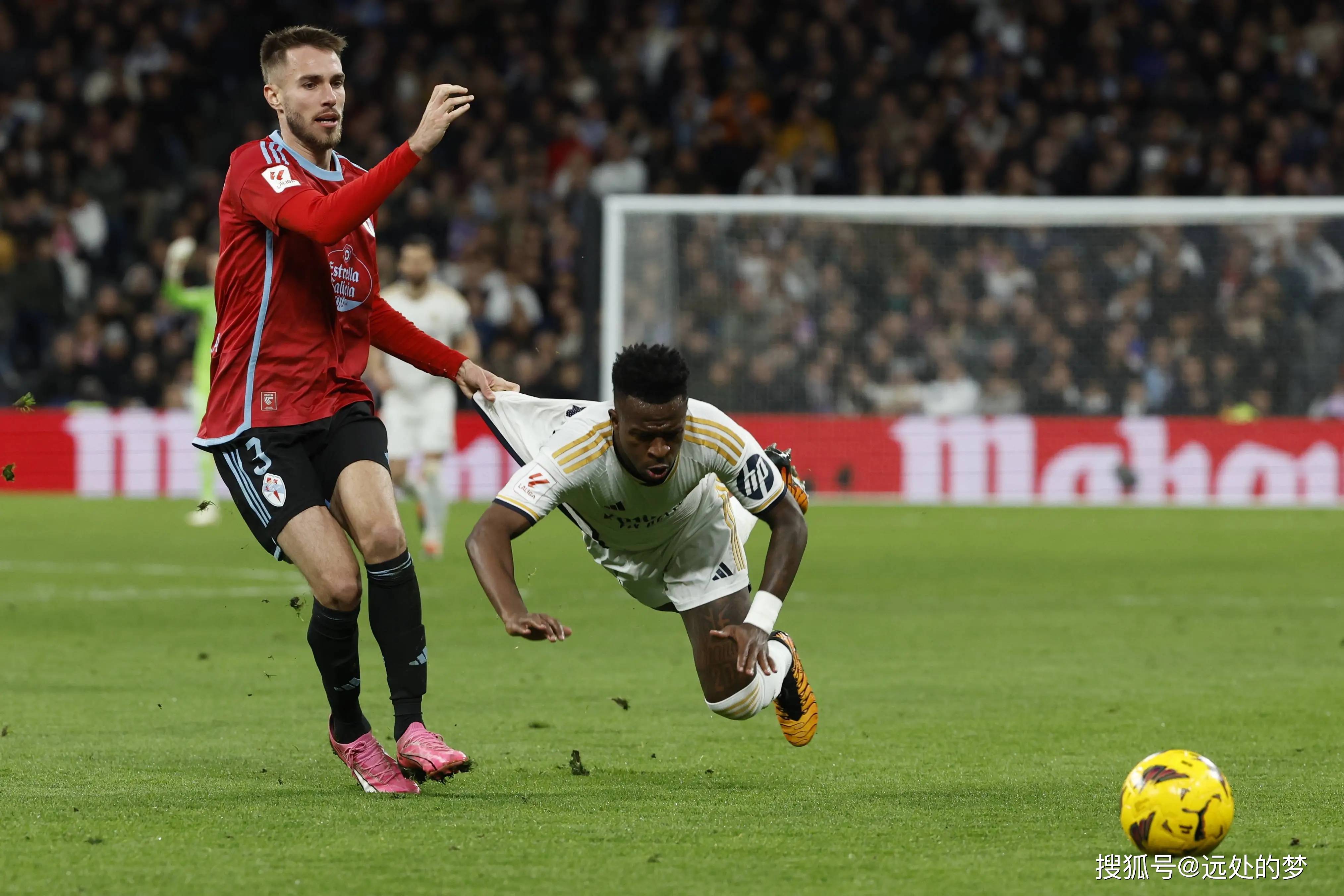 爱游戏官方入口-奥萨苏纳客场逆转战胜对手，全取三分