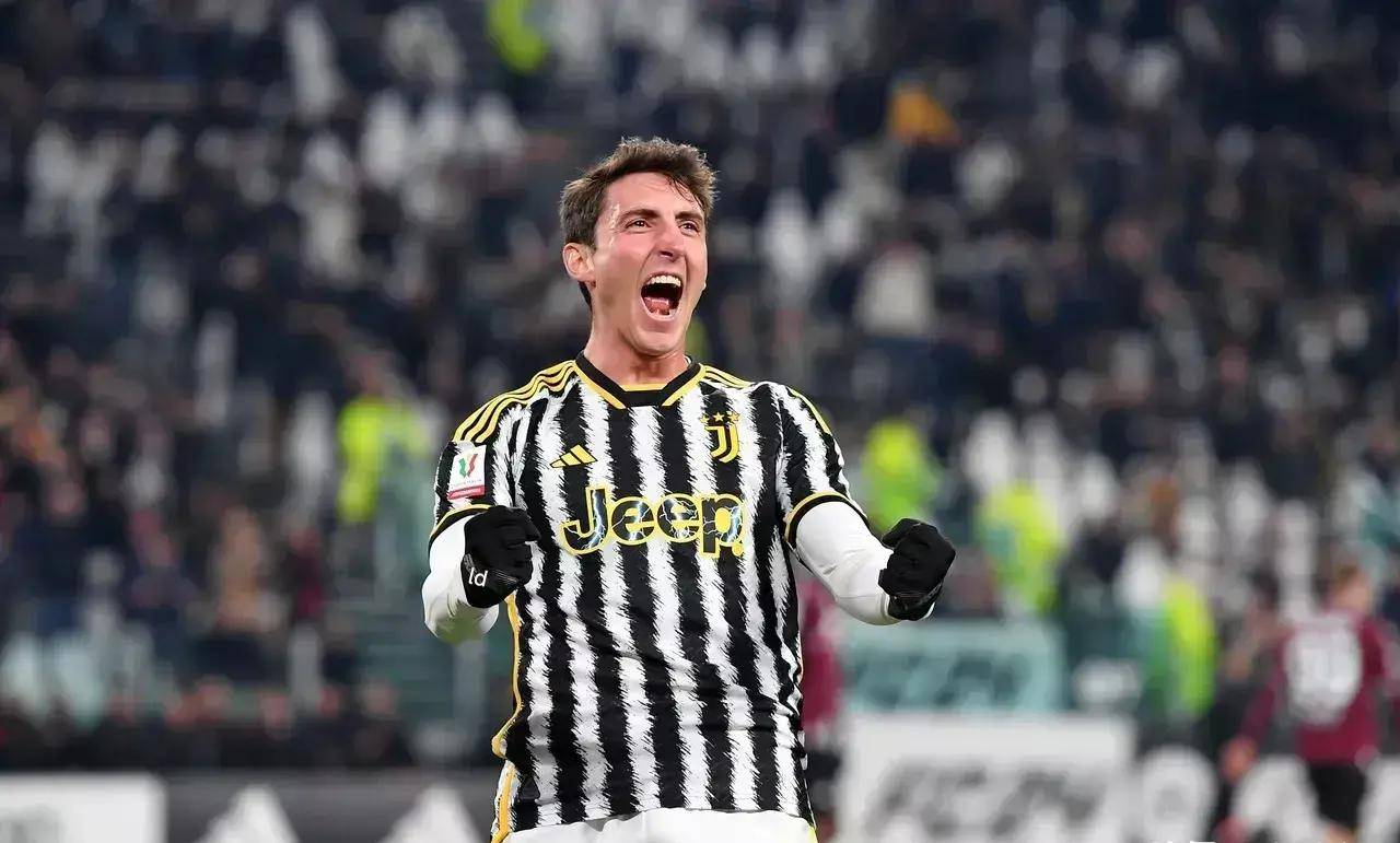 爱游戏登录入口-包含尤文图斯客场失利，赛季前景蒙上阴影的词条