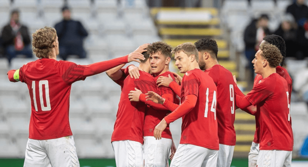 瓦拉多利德中场全面发力,主场击败对手获胜 瓦拉多利德中场全面发力,主场击败对手获胜