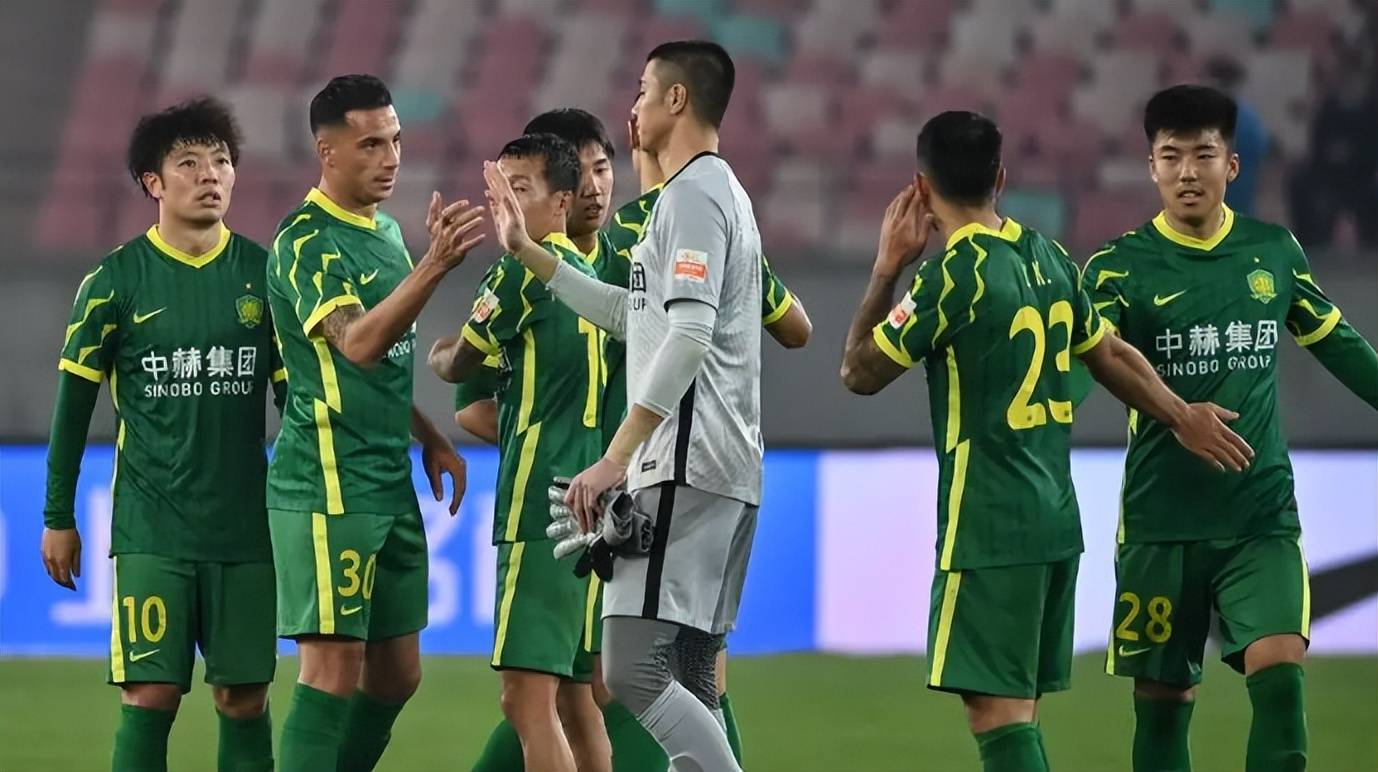 包含国安客场对阵恒大，双方争霸榜首的词条