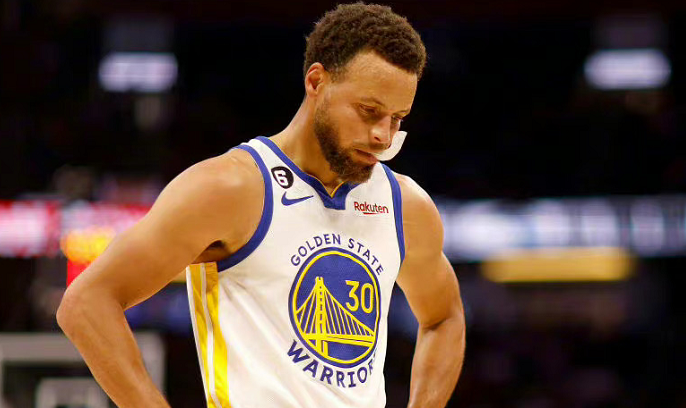 爱游戏官网-太阳逆袭开拓者，登顶胜利雄风