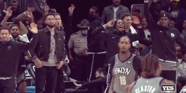 老鹰大比分击溃篮网，演技出众舞台闪光的简单介绍