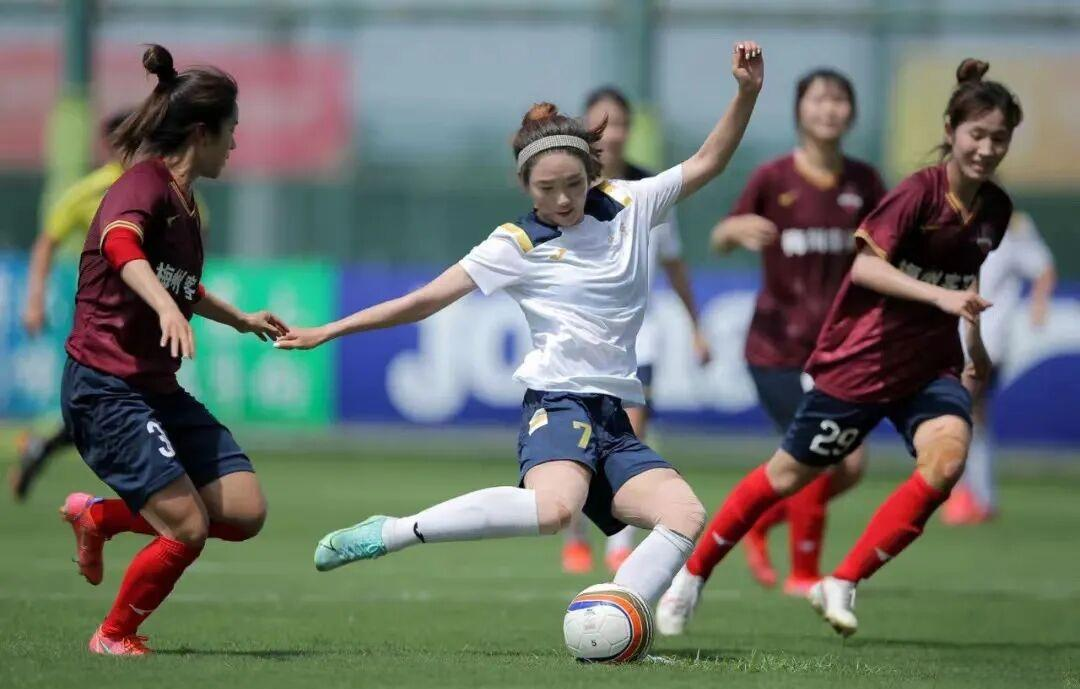 爱游戏中国官网-勇敢女足展现拼搏精神，传递正能量